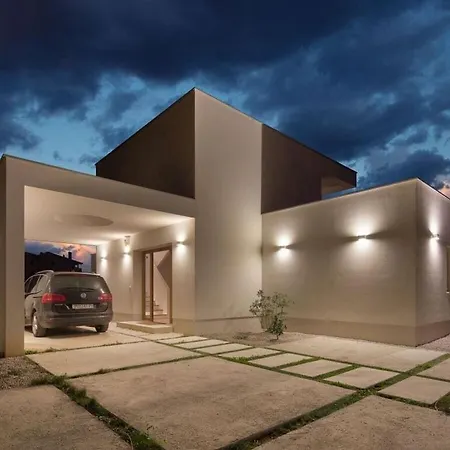 Villa Mayan Comfortable Holiday *